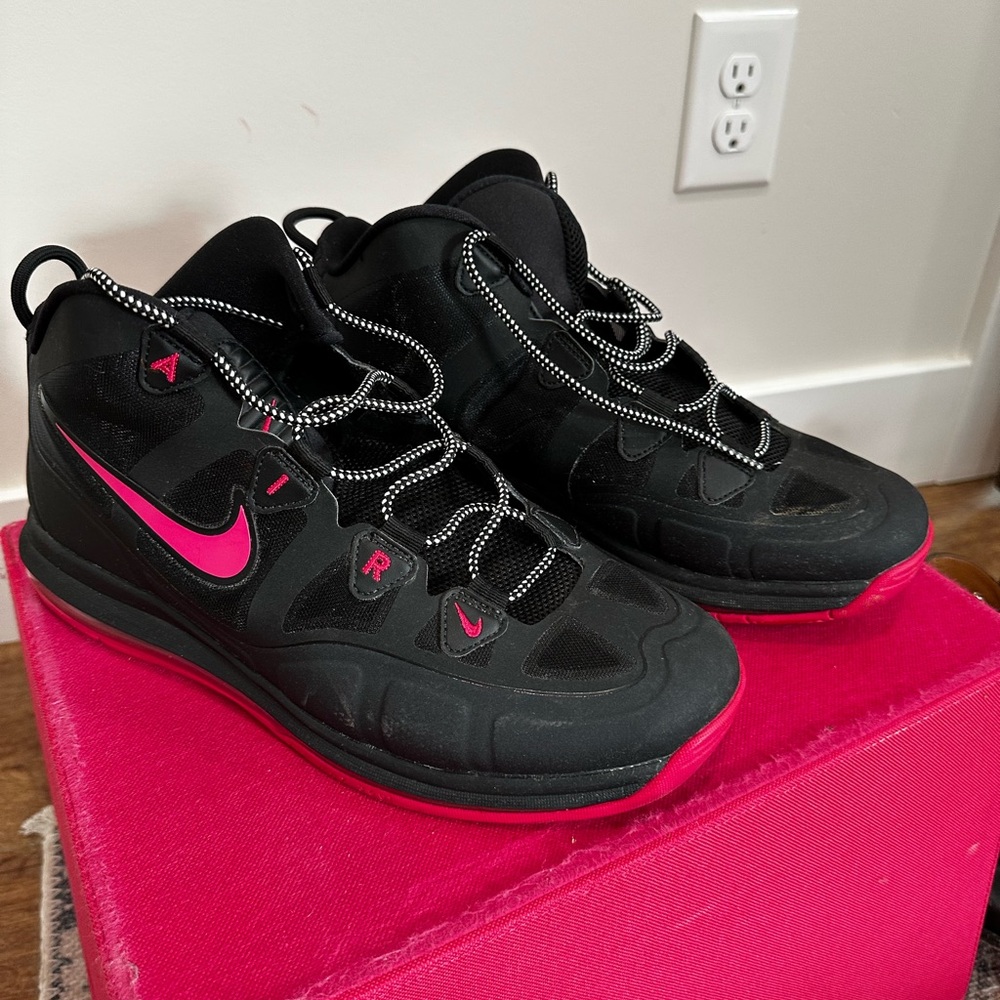 Nike Air men’s athletic shoe